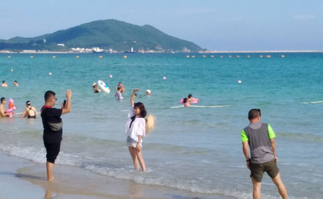 海口租中巴车带司机多少钱一天